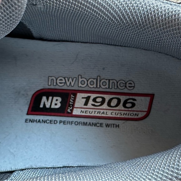 New Balance 1906D “PROTECTION PACK - SILVER
METALLIC" gray sneakers, size 6.5 - Picture 8 of 12